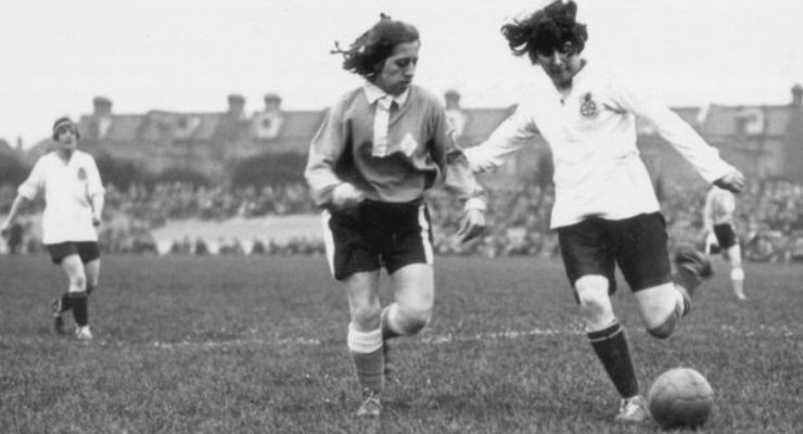 كرة القدم النسائية