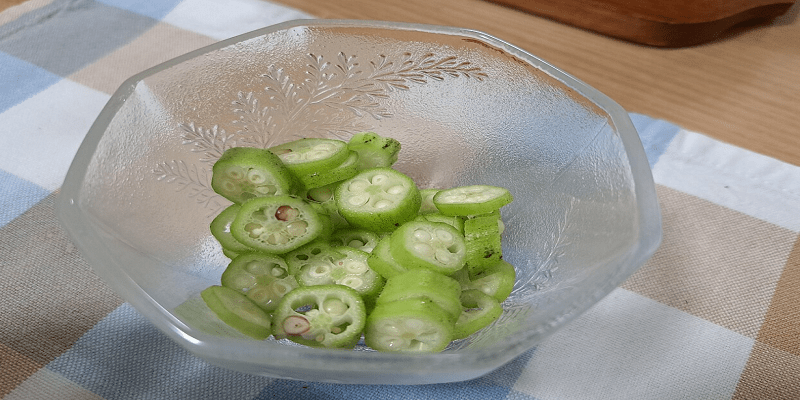 البامية والكركديه والشامبو.. أشياء غريبة اعتقدت الشرطة أنها مخدرات وسجنت اصحابها البامية