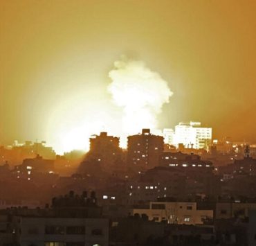 كيف تتعافى من التأثيرات النفسية لمشاهد غزة المُبكية؟ الفتن الإعلامية