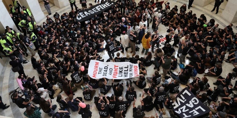 واشنطن تشهد الوقفة اليهودية الأكبر في تاريخ أمريكا ضد إسرائيل اليهودية