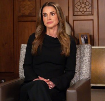 حياة كريمة وجمعية الأورمان تسلمان 60 مشروع تمكين اقتصادي وأكشاكًا بالمنوفية الملكة رانيا