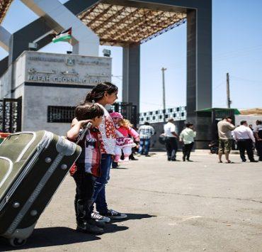 العالقين عند معبر رفح