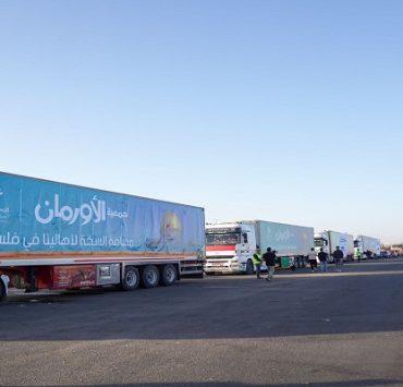 هذه هي الطريقة التي تواصلوا بها مع الأرض.. عن سترة باسم يوسف في لقائه مع” مورجن” المرحلة الثانية من قوافل مساعدات غزة