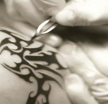 نادلة آلية تثير الجدل في الصين وشم