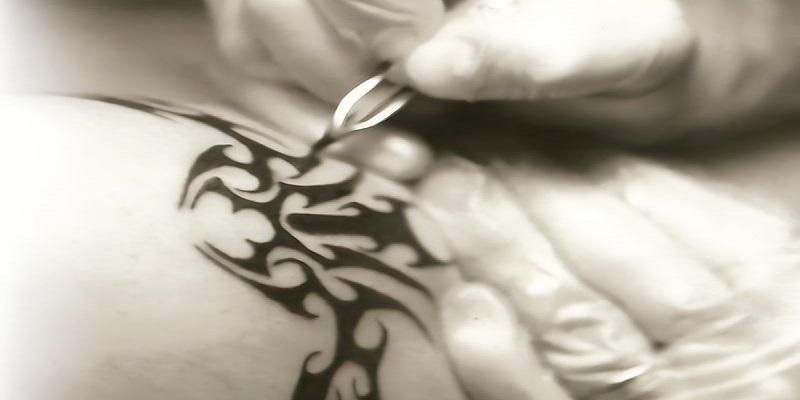 يحارب الشيطان و يوثق بطولات القديسين.. الوشم في الثقافة المصرية وشم