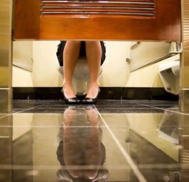 المراحيض العامة