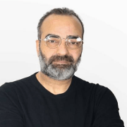 الممثل ياسر إبراهيم