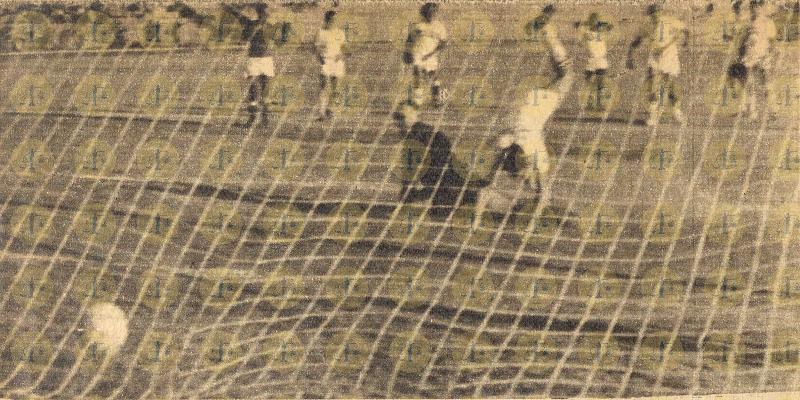 “صور” يوم أن لعب الفنانون كرة القدم مع موظفين التلفزيون في مصر التلفزيون في مصر