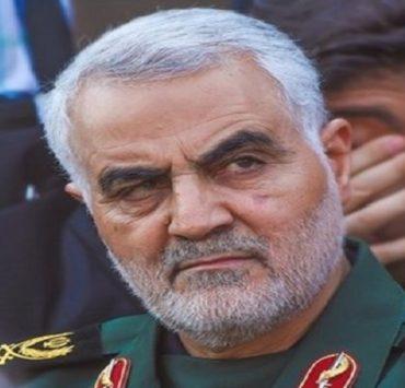 الجينز المستقيم .. المعادلة الصعبة بين الأناقة والراحة قاسم سليماني