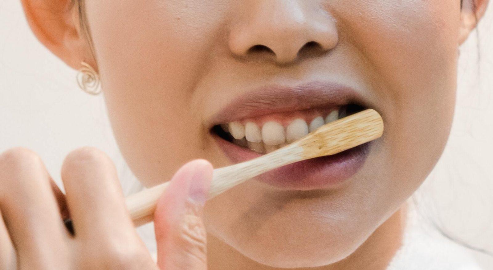 أبرز وأشهر الأخطاء الشائعة في تنظيف الأسنان .. احذرها تنظيف الأسنان