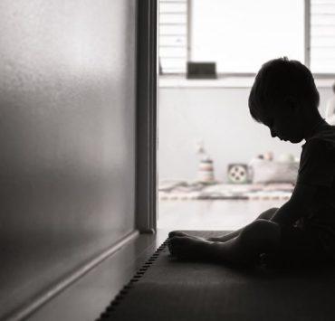 الفرحة المحفوظية .. صدى نوبل نجيب محفوظ في الصحافة المصرية طفل