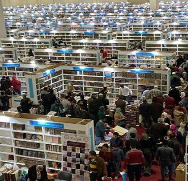 ديوان “و الريح تهتك حكمة الأبواب ” .. منظور إنساني بوجدان تؤججه رومانسية مفرطة معرض القاهرة الدولي