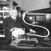 اختراع الميكرفون