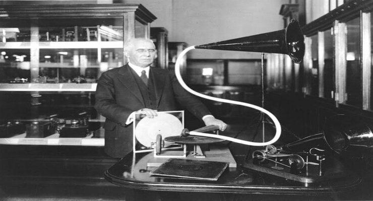 اختراع الميكرفون