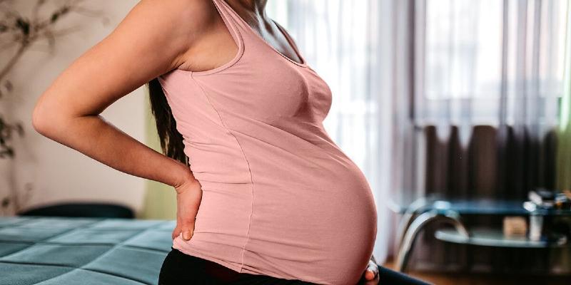 امرأة تزور 17 حالة حمل لتحصيل مزايا الأمومة وإجازات مدفوعة من العمل حمل