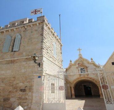 أخ يكسر عصا على رأس أخته حتى ترتدي الحجاب مغارة الحليب