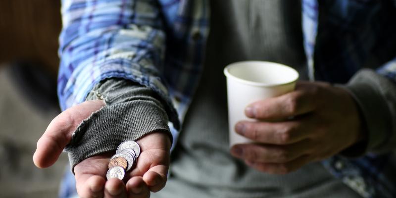 ممثل محترف يكسب لقمة العيش يلعب دور متسول على مدار 12 عامًا ممثل