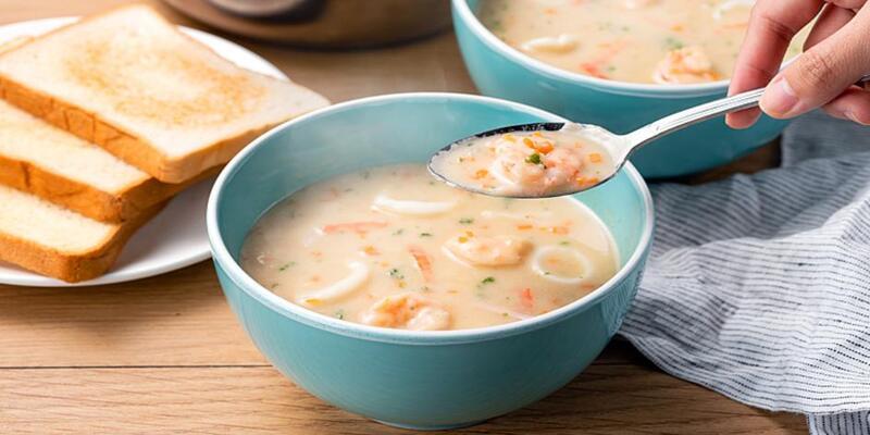 حضري شوربة السي فود بطريقة سهلة وبسيطة السي فود