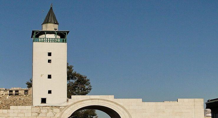 رأس الحسين في دار خزائن السلاح