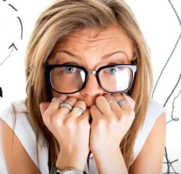 أصدقاء يحب التخلص من شبح صداقتهم على الفيسبوك يوميات القلق