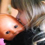 الدمى والأطفال