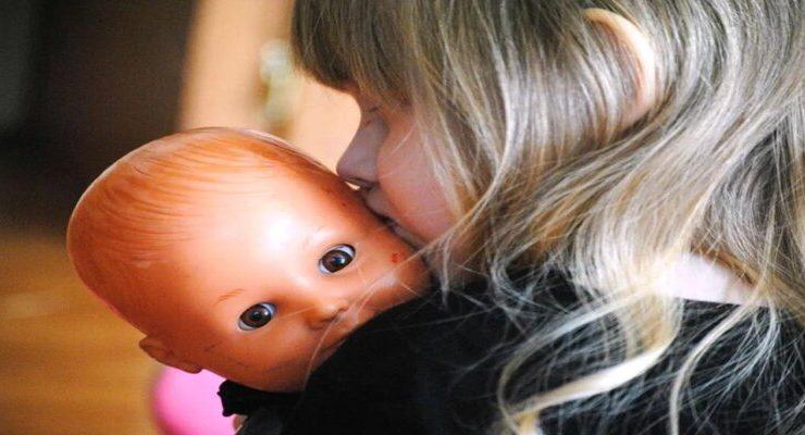 الدمى والأطفال