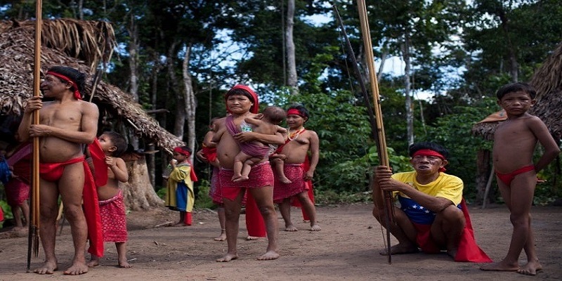 قبيلة البيراها ترفض التبشير وتُعلّم المبشر”دانيال” درسًا في السعادة والبساطة البيراها