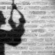 “حسين توفيق .. تفاصيل الشخصية الحقيقية التي مثلها “عمر الشريف” بفيلم “في بيتنا رجل شخصية حسين توفيق