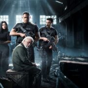 المخبولون في الأرض