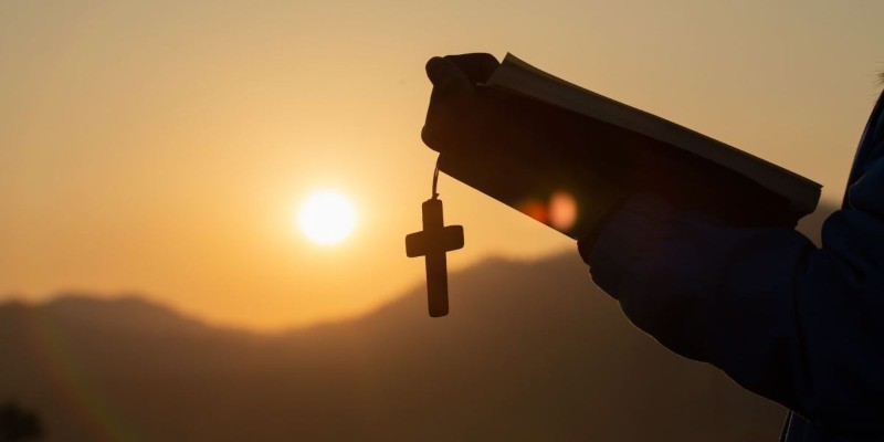 من “عشمان حنا” إلى “أنت معدي على كنيسة”.. التطور الطائفي في الأمثال الشعبية عشمان حنا والأمثلة الشعبية