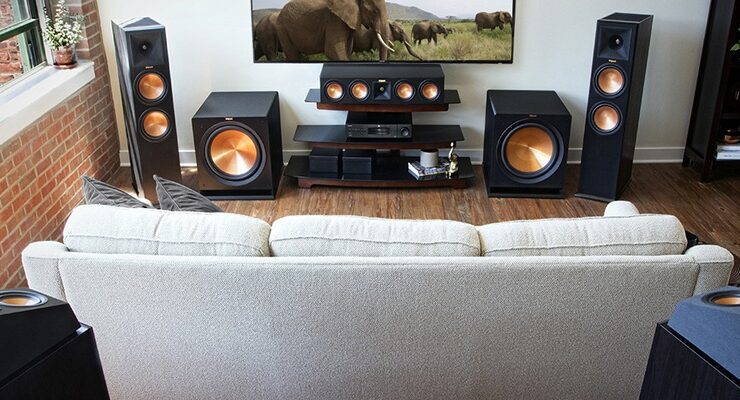 دليل ترتيب سماعات المسرح المنزلي للوصول إلى أفضل تجربة استماع ممكنة