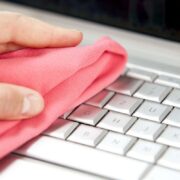 كيفية تنظيف اللاب توب خطوة بخطوة