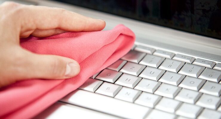 كيفية تنظيف اللاب توب خطوة بخطوة