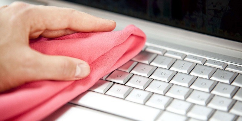 كيفية تنظيف اللاب توب خطوة بخطوة