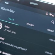 كيفية تفعيل الوضع الليلي في واتساب على مختلف أنظمة تشغيل الهواتف الذكية