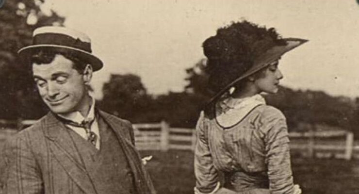 التاريخ يعيد نفسه.. محاربة التحرش بدبوس القبعة منذ أكثر من مئة عام